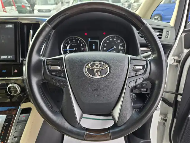 トヨタ ヴェルファイア V 鹿児島県 2018(平30)年 5.6万km ホワイトパールクリスタルシャイン 両側パワースライドドア　/純正ＳＤナビ（ＮＳＺＮ－Ｚ６８Ｔ）　/Ｂｌｕｅｔｏｏｔｈオーディオ　/ビルトインＥＴＣ　/レーダークルーズコントロール　/トヨタセーフティセンス　/Ｄ＋Ｎ席シートヒーター　/Ｄ＋Ｎ席ベンチレーション/D+N席パワーシート/レーントレーシングアシスト/リヤクロストラフィックアラート/ブラインドスポットモニター/純正アルミホイール(17インチ)/前後コーナーセンサー/LEDヘッドライト/プッシュスタート/スマートキー/エアバッグ(W+サイド)/カーテンエアバッグ