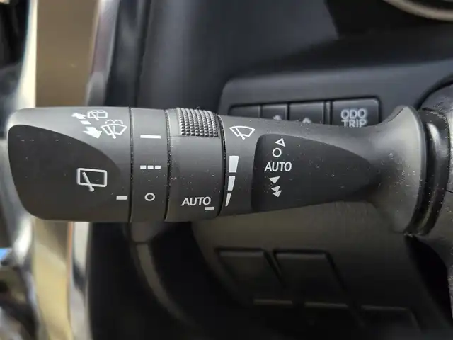 トヨタ ヴェルファイア V 鹿児島県 2018(平30)年 5.6万km ホワイトパールクリスタルシャイン 両側パワースライドドア　/純正ＳＤナビ（ＮＳＺＮ－Ｚ６８Ｔ）　/Ｂｌｕｅｔｏｏｔｈオーディオ　/ビルトインＥＴＣ　/レーダークルーズコントロール　/トヨタセーフティセンス　/Ｄ＋Ｎ席シートヒーター　/Ｄ＋Ｎ席ベンチレーション/D+N席パワーシート/レーントレーシングアシスト/リヤクロストラフィックアラート/ブラインドスポットモニター/純正アルミホイール(17インチ)/前後コーナーセンサー/LEDヘッドライト/プッシュスタート/スマートキー/エアバッグ(W+サイド)/カーテンエアバッグ