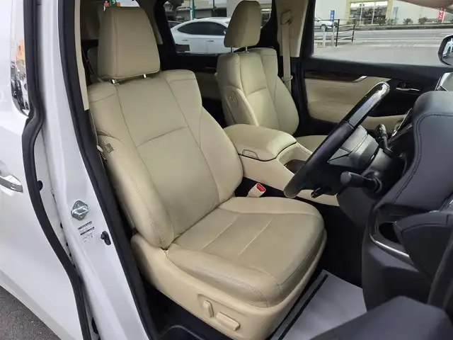 トヨタ ヴェルファイア V 鹿児島県 2018(平30)年 5.6万km ホワイトパールクリスタルシャイン 両側パワースライドドア　/純正ＳＤナビ（ＮＳＺＮ－Ｚ６８Ｔ）　/Ｂｌｕｅｔｏｏｔｈオーディオ　/ビルトインＥＴＣ　/レーダークルーズコントロール　/トヨタセーフティセンス　/Ｄ＋Ｎ席シートヒーター　/Ｄ＋Ｎ席ベンチレーション/D+N席パワーシート/レーントレーシングアシスト/リヤクロストラフィックアラート/ブラインドスポットモニター/純正アルミホイール(17インチ)/前後コーナーセンサー/LEDヘッドライト/プッシュスタート/スマートキー/エアバッグ(W+サイド)/カーテンエアバッグ