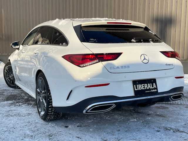 メルセデス・ベンツ Ｍ・ベンツ ＣＬＡ２５０ Sブレイク 4MATIC AMGライン 青森県 2022(令4)年 1.2万km ポーラホワイト /4WD・ターボ/サンルーフ /赤黒革シート/純正メモリナビ/ (BT/USB)/全方位カメラ/アクティブブレーキアシスト/レーンキーピングアシスト/アテンションアシスト/ブラインドスポットアシスト/レーンチェンジアシスト/アクティブステアリングアシスト/アダプティブクルーズコントロール/アイドリングストップ/道路標識アシスト/前後バンパーソナー/アンビエントライト/ヘッドアップディスプレイ/革巻きステア/パドルシフト/メーター内ナビ表記可能/前席メモリ-付パワーシート/シートヒーター /オートライト/LEDヘッドライト/リアフォグ/ビルトインETC2.0/前後ドライブレコーダー/パワーバックドア /純正フロアマット/プッシュスタートシステム/M・ベンツ18インチアルミホイール/純正18インチアルミホイール＋/　ノーマルタイヤ積込/W/サイド/カーテン/ニーエアバッグ/ABS/スマートキーx2/保証書/取説/