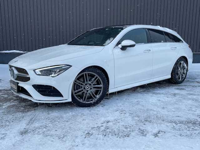 メルセデス・ベンツ Ｍ・ベンツ ＣＬＡ２５０ Sブレイク 4MATIC AMGライン 青森県 2022(令4)年 1.2万km ポーラホワイト /4WD・ターボ/サンルーフ /赤黒革シート/純正メモリナビ/ (BT/USB)/全方位カメラ/アクティブブレーキアシスト/レーンキーピングアシスト/アテンションアシスト/ブラインドスポットアシスト/レーンチェンジアシスト/アクティブステアリングアシスト/アダプティブクルーズコントロール/アイドリングストップ/道路標識アシスト/前後バンパーソナー/アンビエントライト/ヘッドアップディスプレイ/革巻きステア/パドルシフト/メーター内ナビ表記可能/前席メモリ-付パワーシート/シートヒーター /オートライト/LEDヘッドライト/リアフォグ/ビルトインETC2.0/前後ドライブレコーダー/パワーバックドア /純正フロアマット/プッシュスタートシステム/M・ベンツ18インチアルミホイール/純正18インチアルミホイール＋/　ノーマルタイヤ積込/W/サイド/カーテン/ニーエアバッグ/ABS/スマートキーx2/保証書/取説/