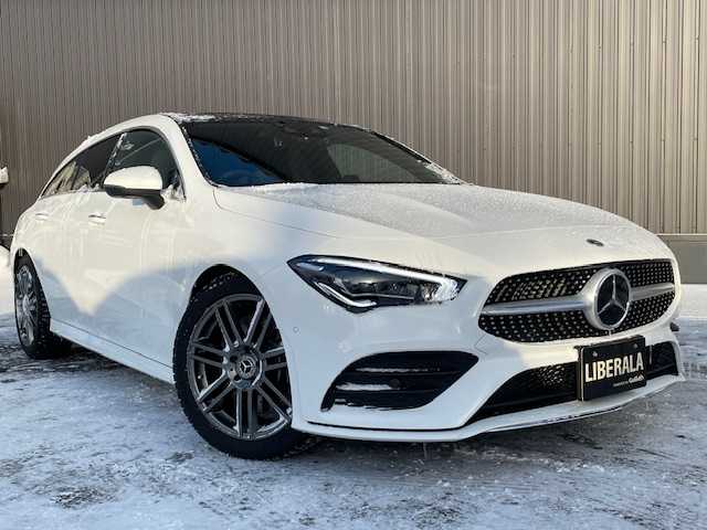 メルセデス・ベンツ Ｍ・ベンツ ＣＬＡ２５０ Sブレイク 4MATIC AMGライン 青森県 2022(令4)年 1.2万km ポーラホワイト /4WD・ターボ/サンルーフ /赤黒革シート/純正メモリナビ/ (BT/USB)/全方位カメラ/アクティブブレーキアシスト/レーンキーピングアシスト/アテンションアシスト/ブラインドスポットアシスト/レーンチェンジアシスト/アクティブステアリングアシスト/アダプティブクルーズコントロール/アイドリングストップ/道路標識アシスト/前後バンパーソナー/アンビエントライト/ヘッドアップディスプレイ/革巻きステア/パドルシフト/メーター内ナビ表記可能/前席メモリ-付パワーシート/シートヒーター /オートライト/LEDヘッドライト/リアフォグ/ビルトインETC2.0/前後ドライブレコーダー/パワーバックドア /純正フロアマット/プッシュスタートシステム/M・ベンツ18インチアルミホイール/純正18インチアルミホイール＋/　ノーマルタイヤ積込/W/サイド/カーテン/ニーエアバッグ/ABS/スマートキーx2/保証書/取説/