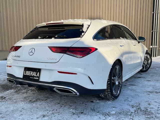 メルセデス・ベンツ Ｍ・ベンツ ＣＬＡ２５０ Sブレイク 4MATIC AMGライン 青森県 2022(令4)年 1.2万km ポーラホワイト /4WD・ターボ/サンルーフ /赤黒革シート/純正メモリナビ/ (BT/USB)/全方位カメラ/アクティブブレーキアシスト/レーンキーピングアシスト/アテンションアシスト/ブラインドスポットアシスト/レーンチェンジアシスト/アクティブステアリングアシスト/アダプティブクルーズコントロール/アイドリングストップ/道路標識アシスト/前後バンパーソナー/アンビエントライト/ヘッドアップディスプレイ/革巻きステア/パドルシフト/メーター内ナビ表記可能/前席メモリ-付パワーシート/シートヒーター /オートライト/LEDヘッドライト/リアフォグ/ビルトインETC2.0/前後ドライブレコーダー/パワーバックドア /純正フロアマット/プッシュスタートシステム/M・ベンツ18インチアルミホイール/純正18インチアルミホイール＋/　ノーマルタイヤ積込/W/サイド/カーテン/ニーエアバッグ/ABS/スマートキーx2/保証書/取説/