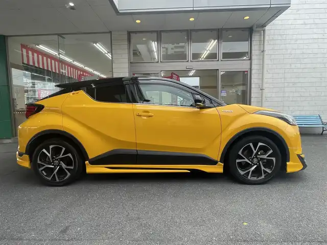 トヨタ Ｃ－ＨＲ G 愛知県 2020(令2)年 4.3万km ブラック/イエロー ワンオーナー/MODELLITAエアロキット/・フロントスポイラー/・サイドスカート/・リアスカート/純正ディスプライオーディオ/・ナビ／Bluetooth／Miracast/バックカメラ/LEDヘッドライト／フォグランプ/シーケンシャルターンランプ/ハーフレザーシート/TOYOTA SAFETY SENSE/・プリクラッシュセーフティ/・レーンディパーチャーアラート/・オートマチックハイビーム/・レーダークルーズコントロール/ブラインドスポットモニター/純正18インチAW/スマートキー＆プッシュスタート/応急用スペアタイヤ