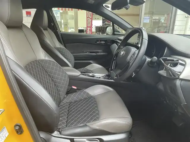 トヨタ Ｃ－ＨＲ G 愛知県 2020(令2)年 4.3万km ブラック/イエロー ワンオーナー/MODELLITAエアロキット/・フロントスポイラー/・サイドスカート/・リアスカート/純正ディスプライオーディオ/・ナビ／Bluetooth／Miracast/バックカメラ/LEDヘッドライト／フォグランプ/シーケンシャルターンランプ/ハーフレザーシート/TOYOTA SAFETY SENSE/・プリクラッシュセーフティ/・レーンディパーチャーアラート/・オートマチックハイビーム/・レーダークルーズコントロール/ブラインドスポットモニター/純正18インチAW/スマートキー＆プッシュスタート/応急用スペアタイヤ