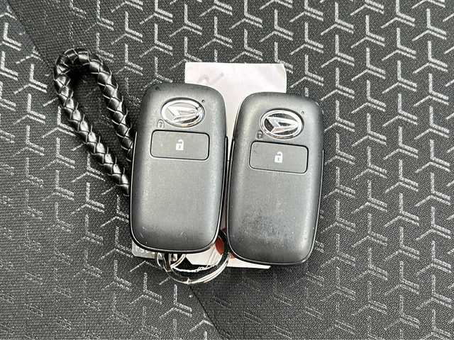 ダイハツ ロッキー プレミアム G 福島県 2022(令4)年 2.4万km グレーマイカM ロッキー専用アルパインナビ　フルセグ　Ｂカメラ　純正ＡＷ　両側シートヒーター　純正ドラレコ　クルコン　電動パーキング　フォグランプ　ＴＶキャンセラー　ＥＴＣ　スペアキー×１　純正フロアマット　４ＷＤ