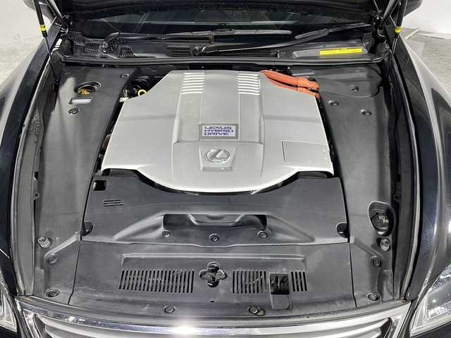 レクサス ＬＳ 600hL エグゼクティブP 沖縄県 2016(平28)年 10万km スターライトブラックガラスフレーク 禁煙車　/リアシートエンターテインメントシステム　/１００Ｖ電源/Mark Levinson/純正メーカーナビ　/（フルセグＴＶ　ＣＤ　ＤＶＤ　Ｂｌｕｅｔｏｏｔｈ　AUX USB）　/全席温冷シート　/ＥＴＣ２．０　/前方ドライブレコーダー/ウッドステアリング/ステアリングヒーター/オートマチックハイビーム/レーダークルーズコントロール/電子パーキング/パワーシート