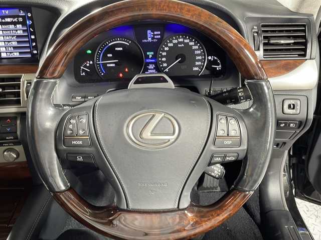 レクサス ＬＳ 600hL エグゼクティブP 沖縄県 2016(平28)年 10万km スターライトブラックガラスフレーク 禁煙車　/リアシートエンターテインメントシステム　/１００Ｖ電源/Mark Levinson/純正メーカーナビ　/（フルセグＴＶ　ＣＤ　ＤＶＤ　Ｂｌｕｅｔｏｏｔｈ　AUX USB）　/全席温冷シート　/ＥＴＣ２．０　/前方ドライブレコーダー/ウッドステアリング/ステアリングヒーター/オートマチックハイビーム/レーダークルーズコントロール/電子パーキング/パワーシート