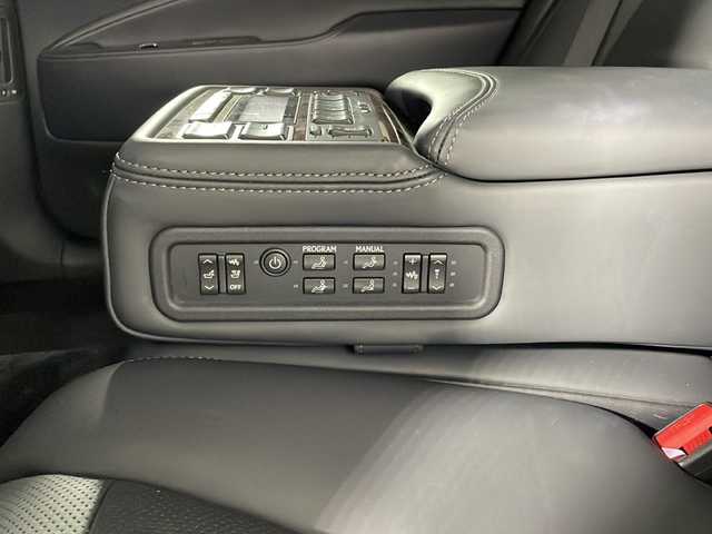 レクサス ＬＳ 600hL エグゼクティブP 沖縄県 2016(平28)年 10万km スターライトブラックガラスフレーク 禁煙車　/リアシートエンターテインメントシステム　/１００Ｖ電源/Mark Levinson/純正メーカーナビ　/（フルセグＴＶ　ＣＤ　ＤＶＤ　Ｂｌｕｅｔｏｏｔｈ　AUX USB）　/全席温冷シート　/ＥＴＣ２．０　/前方ドライブレコーダー/ウッドステアリング/ステアリングヒーター/オートマチックハイビーム/レーダークルーズコントロール/電子パーキング/パワーシート