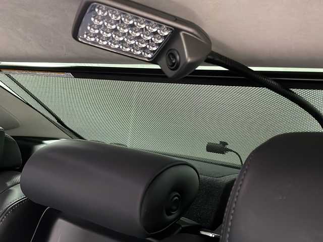 レクサス ＬＳ 600hL エグゼクティブP 沖縄県 2016(平28)年 10万km スターライトブラックガラスフレーク 禁煙車　/リアシートエンターテインメントシステム　/１００Ｖ電源/Mark Levinson/純正メーカーナビ　/（フルセグＴＶ　ＣＤ　ＤＶＤ　Ｂｌｕｅｔｏｏｔｈ　AUX USB）　/全席温冷シート　/ＥＴＣ２．０　/前方ドライブレコーダー/ウッドステアリング/ステアリングヒーター/オートマチックハイビーム/レーダークルーズコントロール/電子パーキング/パワーシート