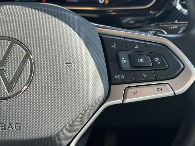 フォルクスワーゲン Ｔ－クロス TSI 1stプラス 高知県 2020(令2)年 6.2万km ピュアホワイト 純正ナビ/【BT/AppleCarplay】/バックカメラ/クルーズコントロール(追従走行有り)/Front　Assist/・衝突被害軽減ブレーキ/・車間警告/レーンキープアシストシステム/・車線逸脱警報/・ステアリングホイールの振動/ブラインドスポットディテクション/パーキングアシスト/横滑り防止/ルーフレール/ハーフレザーシート/コーナー、バックセンサー/ETC2.0/ドライブレコーダー/パドルシフト/オートライト/純正LEDライト/スマートキー/プッシュスタート/MTモード付きAT/アイドリングストップ/純正アルミホイール 18インチ/ウインカーミラー/純正フロアマット