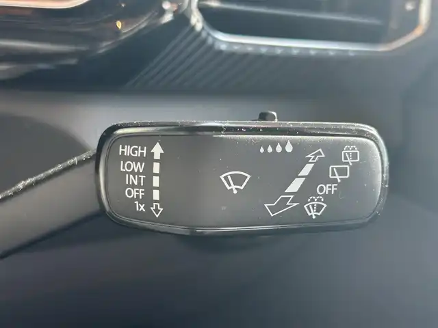 フォルクスワーゲン Ｔ－クロス TSI 1stプラス 高知県 2020(令2)年 6.2万km ピュアホワイト 純正ナビ/【BT/AppleCarplay】/バックカメラ/クルーズコントロール(追従走行有り)/Front　Assist/・衝突被害軽減ブレーキ/・車間警告/レーンキープアシストシステム/・車線逸脱警報/・ステアリングホイールの振動/ブラインドスポットディテクション/パーキングアシスト/横滑り防止/ルーフレール/ハーフレザーシート/コーナー、バックセンサー/ETC2.0/ドライブレコーダー/パドルシフト/オートライト/純正LEDライト/スマートキー/プッシュスタート/MTモード付きAT/アイドリングストップ/純正アルミホイール 18インチ/ウインカーミラー/純正フロアマット