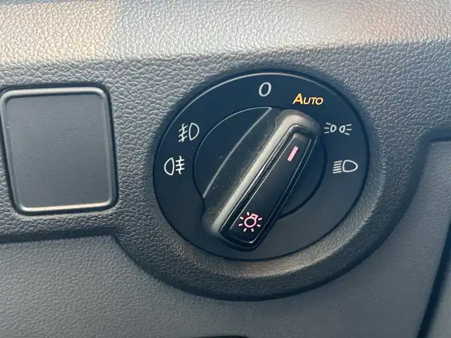 フォルクスワーゲン Ｔ－クロス TSI 1stプラス 高知県 2020(令2)年 6.2万km ピュアホワイト 純正ナビ/【BT/AppleCarplay】/バックカメラ/クルーズコントロール(追従走行有り)/Front　Assist/・衝突被害軽減ブレーキ/・車間警告/レーンキープアシストシステム/・車線逸脱警報/・ステアリングホイールの振動/ブラインドスポットディテクション/パーキングアシスト/横滑り防止/ルーフレール/ハーフレザーシート/コーナー、バックセンサー/ETC2.0/ドライブレコーダー/パドルシフト/オートライト/純正LEDライト/スマートキー/プッシュスタート/MTモード付きAT/アイドリングストップ/純正アルミホイール 18インチ/ウインカーミラー/純正フロアマット