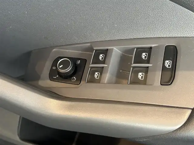 フォルクスワーゲン Ｔ－クロス TSI 1stプラス 高知県 2020(令2)年 6.2万km ピュアホワイト 純正ナビ/【BT/AppleCarplay】/バックカメラ/クルーズコントロール(追従走行有り)/Front　Assist/・衝突被害軽減ブレーキ/・車間警告/レーンキープアシストシステム/・車線逸脱警報/・ステアリングホイールの振動/ブラインドスポットディテクション/パーキングアシスト/横滑り防止/ルーフレール/ハーフレザーシート/コーナー、バックセンサー/ETC2.0/ドライブレコーダー/パドルシフト/オートライト/純正LEDライト/スマートキー/プッシュスタート/MTモード付きAT/アイドリングストップ/純正アルミホイール 18インチ/ウインカーミラー/純正フロアマット