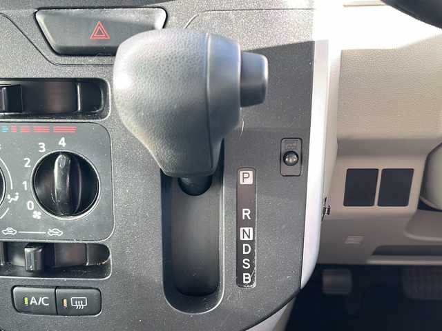 ダイハツ タント L SA Ⅲ 大分県 2018(平30)年 7.8万km ブラックマイカメタリック 衝突軽減ブレーキ/横滑り防止装置/後方コーナーセンサー/レーンキープアシスト/オートマチックハイビーム/社外SDナビ/（Bluetooth/AM/FM/フルセグ/ipod)/ステアリングスイッチ/アイドリングストップ/純正フロアマット/ETC/エンジンスターター/ドアバイザー