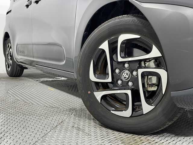 トヨタ シエンタ ハイブリッド Z 広島県 2023(令5)年 0.7万km ダークグレー 禁煙車/純正10.5型ディスプレイオーディオ/パノラミックビューモニター/シートヒーター/両側パワースライドドア/レーダークルーズコントロール/ブラインドスポットモニター/ステアリングヒーター/ＥＴＣ/フォグランプ/LEDヘッドライト/コーナーセンサー/レーンキープアシスト/オートマチックハイビーム/衝突軽減/踏み間違い防止/純正15インチアルミホイール(185/65/R18)/エアバッグ(運転席/助手席/サイド/カーテン)