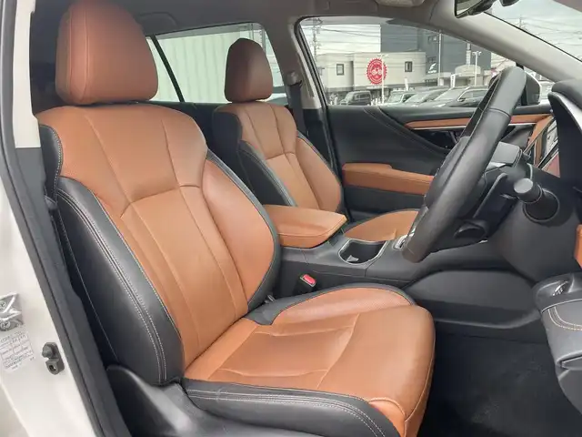 スバル アウトバック 富山県 2023(令5)年 6.8万km パール メーカーナビ／/フルセグＴＶ／/Ｂｌｕｅｔｏｏｔｈ／/オレンジ革シート／/シートヒーター／/エアシート／/パワーシート／/アイサイト/レーダークルーズコントロール/レーンキープアシスト／/サイドカメラ／/バックカメラ／/スマートキー／/ＬＥＤオートライト／/ＬＥＤフォグライト/ビルトインETC