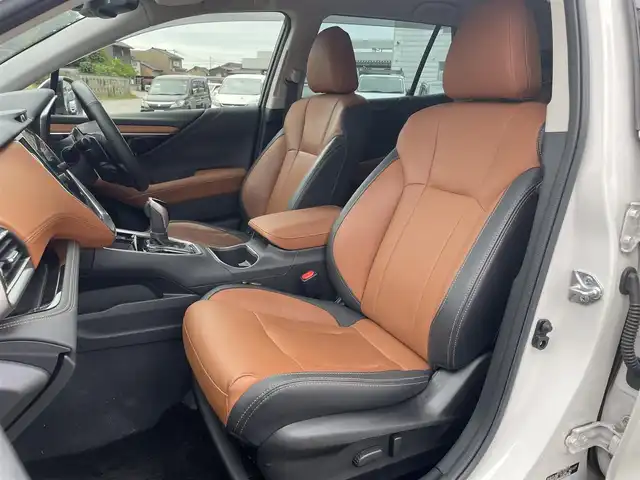 スバル アウトバック 富山県 2023(令5)年 6.8万km パール メーカーナビ／/フルセグＴＶ／/Ｂｌｕｅｔｏｏｔｈ／/オレンジ革シート／/シートヒーター／/エアシート／/パワーシート／/アイサイト/レーダークルーズコントロール/レーンキープアシスト／/サイドカメラ／/バックカメラ／/スマートキー／/ＬＥＤオートライト／/ＬＥＤフォグライト/ビルトインETC