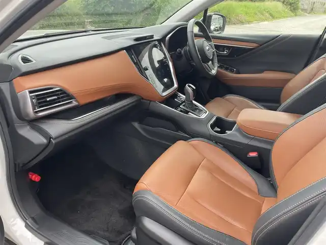 スバル アウトバック 富山県 2023(令5)年 6.8万km パール メーカーナビ／/フルセグＴＶ／/Ｂｌｕｅｔｏｏｔｈ／/オレンジ革シート／/シートヒーター／/エアシート／/パワーシート／/アイサイト/レーダークルーズコントロール/レーンキープアシスト／/サイドカメラ／/バックカメラ／/スマートキー／/ＬＥＤオートライト／/ＬＥＤフォグライト/ビルトインETC