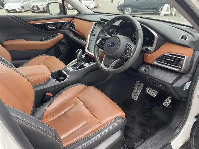 スバル アウトバック 富山県 2023(令5)年 6.8万km パール メーカーナビ／/フルセグＴＶ／/Ｂｌｕｅｔｏｏｔｈ／/オレンジ革シート／/シートヒーター／/エアシート／/パワーシート／/アイサイト/レーダークルーズコントロール/レーンキープアシスト／/サイドカメラ／/バックカメラ／/スマートキー／/ＬＥＤオートライト／/ＬＥＤフォグライト/ビルトインETC
