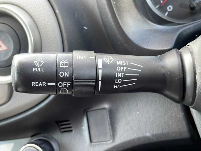 トヨタ ヴィッツ U 長野県 2013(平25)年 5.5万km シルバーM 禁煙車/純正オーディオ（CD/FM/AM/AUX）/ETC/運転席シートヒーター/革巻きステアリング/オートライト/スマートキー/Pスタート/電動格納ミラー/純正フロアマット