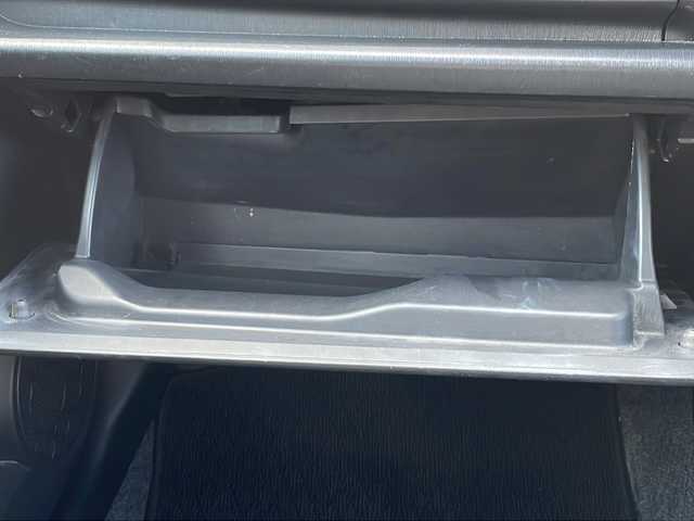 トヨタ ヴィッツ U 長野県 2013(平25)年 5.5万km シルバーM 禁煙車/純正オーディオ（CD/FM/AM/AUX）/ETC/運転席シートヒーター/革巻きステアリング/オートライト/スマートキー/Pスタート/電動格納ミラー/純正フロアマット