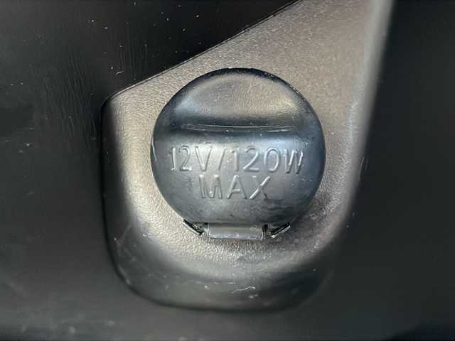 トヨタ ヴィッツ U 長野県 2013(平25)年 5.5万km シルバーM 禁煙車/純正オーディオ（CD/FM/AM/AUX）/ETC/運転席シートヒーター/革巻きステアリング/オートライト/スマートキー/Pスタート/電動格納ミラー/純正フロアマット