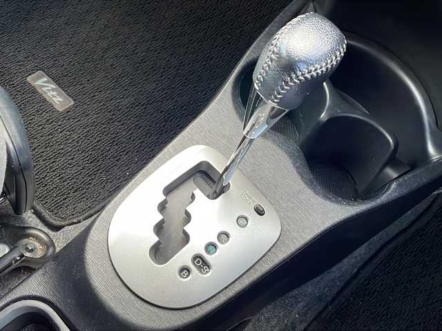 トヨタ ヴィッツ U 長野県 2013(平25)年 5.5万km シルバーM 禁煙車/純正オーディオ（CD/FM/AM/AUX）/ETC/運転席シートヒーター/革巻きステアリング/オートライト/スマートキー/Pスタート/電動格納ミラー/純正フロアマット