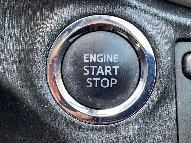 トヨタ ヴィッツ U 長野県 2013(平25)年 5.5万km シルバーM 禁煙車/純正オーディオ（CD/FM/AM/AUX）/ETC/運転席シートヒーター/革巻きステアリング/オートライト/スマートキー/Pスタート/電動格納ミラー/純正フロアマット