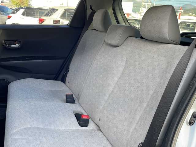 トヨタ ヴィッツ U 長野県 2013(平25)年 5.5万km シルバーM 禁煙車/純正オーディオ（CD/FM/AM/AUX）/ETC/運転席シートヒーター/革巻きステアリング/オートライト/スマートキー/Pスタート/電動格納ミラー/純正フロアマット