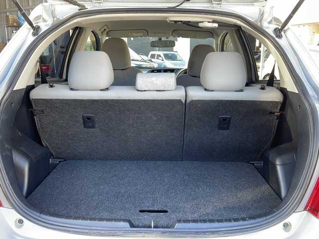 トヨタ ヴィッツ U 長野県 2013(平25)年 5.5万km シルバーM 禁煙車/純正オーディオ（CD/FM/AM/AUX）/ETC/運転席シートヒーター/革巻きステアリング/オートライト/スマートキー/Pスタート/電動格納ミラー/純正フロアマット