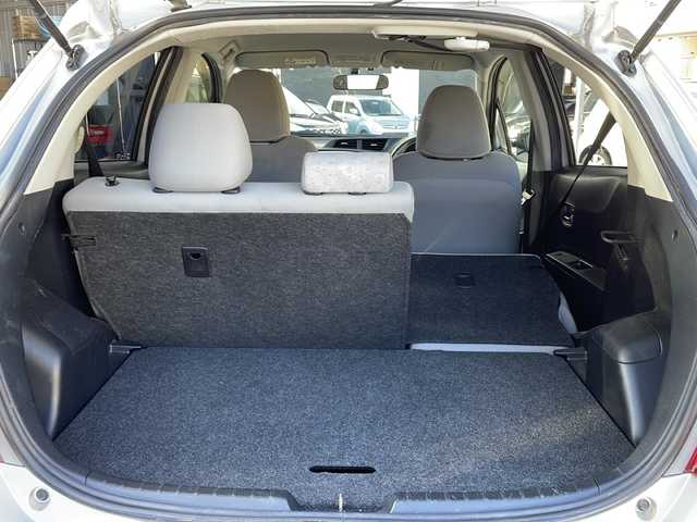 トヨタ ヴィッツ U 長野県 2013(平25)年 5.5万km シルバーM 禁煙車/純正オーディオ（CD/FM/AM/AUX）/ETC/運転席シートヒーター/革巻きステアリング/オートライト/スマートキー/Pスタート/電動格納ミラー/純正フロアマット