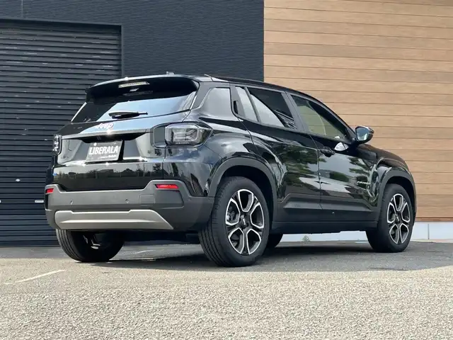 クライスラー・ジープ ジープ アベンジャー アルティテュード 宮崎県 2024(令6)年 0.4万km 黒 ワンオーナー/サンルーフ/ワイヤレス充電/充電ケーブル有/バック・サイドカメラ/純正ナビ/・Bluetooth/・AM/FM/・AppleCarPlay/・AndroidAuto/ETC/前後ドライブレコーダー/ステアリングリモコン/アダプティブクルーズコントロール/レーンキープアシスト/ブラインドスポットモニター/デジタルインナーミラー/レザーシート/前席シートヒーター/運転席パワーシート/純正LEDヘッドライト/オートライト/インテリジェントハイビームシステム/純正18インチアルミ