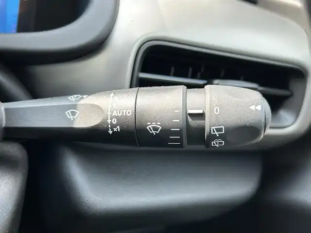 クライスラー・ジープ ジープ アベンジャー アルティテュード 宮崎県 2024(令6)年 0.4万km 黒 ワンオーナー/サンルーフ/ワイヤレス充電/充電ケーブル有/バック・サイドカメラ/純正ナビ/・Bluetooth/・AM/FM/・AppleCarPlay/・AndroidAuto/ETC/前後ドライブレコーダー/ステアリングリモコン/アダプティブクルーズコントロール/レーンキープアシスト/ブラインドスポットモニター/デジタルインナーミラー/レザーシート/前席シートヒーター/運転席パワーシート/純正LEDヘッドライト/オートライト/インテリジェントハイビームシステム/純正18インチアルミ