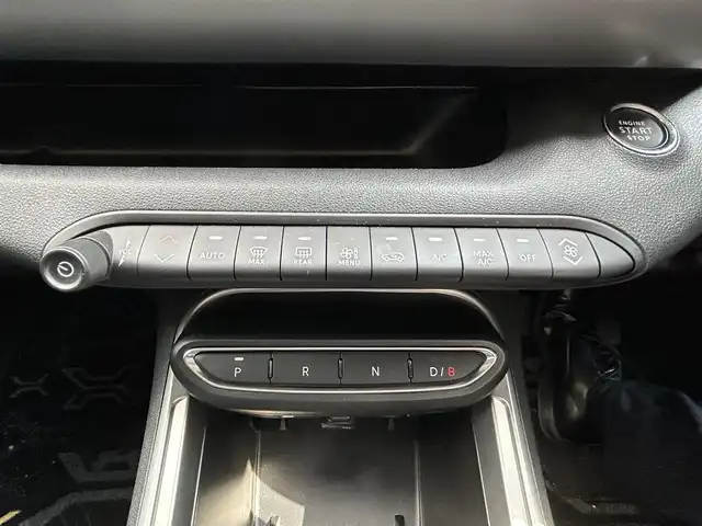クライスラー・ジープ ジープ アベンジャー アルティテュード 宮崎県 2024(令6)年 0.4万km 黒 ワンオーナー/サンルーフ/ワイヤレス充電/充電ケーブル有/バック・サイドカメラ/純正ナビ/・Bluetooth/・AM/FM/・AppleCarPlay/・AndroidAuto/ETC/前後ドライブレコーダー/ステアリングリモコン/アダプティブクルーズコントロール/レーンキープアシスト/ブラインドスポットモニター/デジタルインナーミラー/レザーシート/前席シートヒーター/運転席パワーシート/純正LEDヘッドライト/オートライト/インテリジェントハイビームシステム/純正18インチアルミ