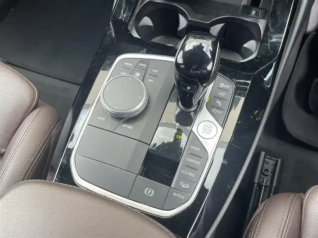 ＢＭＷ Ｘ３ xDrive20d Mスポーツ 岡山県 2022(令4)年 4.6万km アルピンホワイトⅢ HUD/純正iDrive7/アラウンドビューカメラ/モカブラウンレザーシート/シートヒーター/パワーシート/ACC/オートライト/オートハイビーム/レインセンサー/PDC/パーキングアシスト/ライトカーペット/正面衝突警告/側面衝突警告/車線逸脱警告/ステアリングサポート/車線変更警告/パドルシフト/アップルカープレイ/ミラー一体型ETC/BMW純正ルーフキャリア/ドラレコ（F/R）