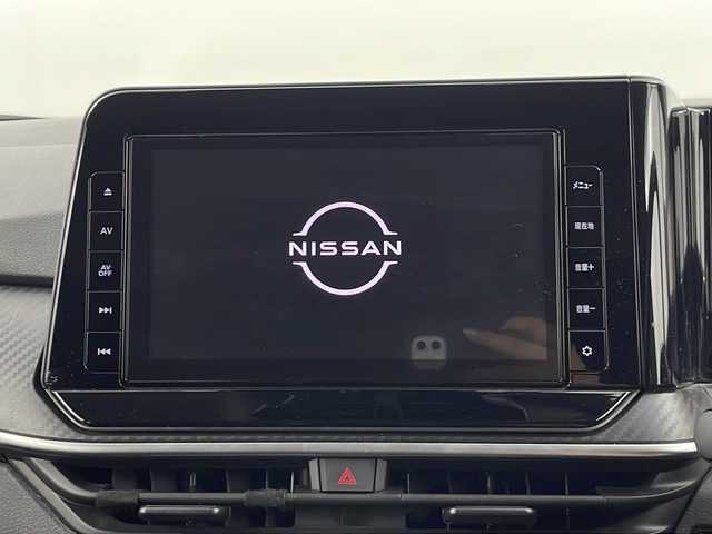 日産 ノート X 埼玉県 2022(令4)年 4.4万km ピュアホワイトパール 純正ナビ/前方ドライブレコーダー/デジタルインナーミラー/全方位カメラ/ビルトインETC/横滑り防止装置/盗難防止装置/衝突軽減ブレーキ/電動パーキング/コーナーセンサー/オートブレーキホールド/LEDヘッドライト/純正フロアマット