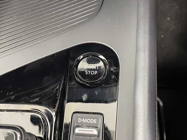 日産 ノート X 埼玉県 2022(令4)年 4.4万km ピュアホワイトパール 純正ナビ/前方ドライブレコーダー/デジタルインナーミラー/全方位カメラ/ビルトインETC/横滑り防止装置/盗難防止装置/衝突軽減ブレーキ/電動パーキング/コーナーセンサー/オートブレーキホールド/LEDヘッドライト/純正フロアマット