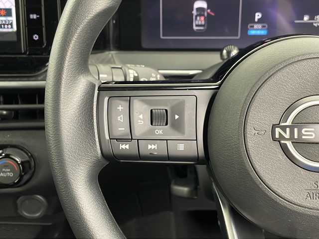 日産 ノート X 埼玉県 2022(令4)年 4.4万km ピュアホワイトパール 純正ナビ/前方ドライブレコーダー/デジタルインナーミラー/全方位カメラ/ビルトインETC/横滑り防止装置/盗難防止装置/衝突軽減ブレーキ/電動パーキング/コーナーセンサー/オートブレーキホールド/LEDヘッドライト/純正フロアマット