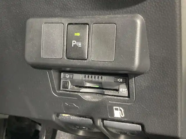 ダイハツ トール カスタムG 沖縄県 2021(令3)年 4.7万km パールホワイトⅢ 県外仕入れ/禁煙車/両側パワースライドドア/ウェルカムオープン/スマートアシスト/社外9インチナビ/（フルセグTV/CD/DVD/FM/BT）/バックカメラ/10.1インチフリップダウンモニター/ETC/ハーフレザーシート/クルーズコントロール/コーナーセンサー/ドライブレコーダー/オートブレーキホールド/取扱説明書/スペアキー/純正アルミホイール/純正フロアマット/純正ドアバイザー