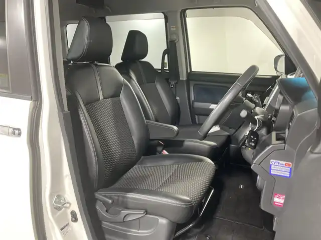 ダイハツ トール カスタムG 沖縄県 2021(令3)年 4.7万km パールホワイトⅢ 県外仕入れ/禁煙車/両側パワースライドドア/ウェルカムオープン/スマートアシスト/社外9インチナビ/（フルセグTV/CD/DVD/FM/BT）/バックカメラ/10.1インチフリップダウンモニター/ETC/ハーフレザーシート/クルーズコントロール/コーナーセンサー/ドライブレコーダー/オートブレーキホールド/取扱説明書/スペアキー/純正アルミホイール/純正フロアマット/純正ドアバイザー