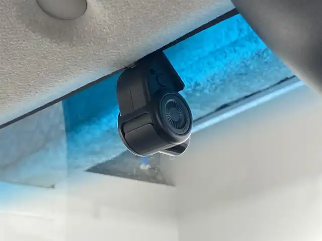 ダイハツ トール カスタムG 沖縄県 2021(令3)年 4.7万km パールホワイトⅢ 県外仕入れ/禁煙車/両側パワースライドドア/ウェルカムオープン/スマートアシスト/社外9インチナビ/（フルセグTV/CD/DVD/FM/BT）/バックカメラ/10.1インチフリップダウンモニター/ETC/ハーフレザーシート/クルーズコントロール/コーナーセンサー/ドライブレコーダー/オートブレーキホールド/取扱説明書/スペアキー/純正アルミホイール/純正フロアマット/純正ドアバイザー