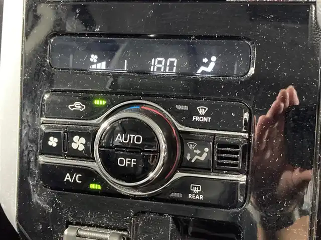 ダイハツ トール カスタムG 沖縄県 2021(令3)年 4.7万km パールホワイトⅢ 県外仕入れ/禁煙車/両側パワースライドドア/ウェルカムオープン/スマートアシスト/社外9インチナビ/（フルセグTV/CD/DVD/FM/BT）/バックカメラ/10.1インチフリップダウンモニター/ETC/ハーフレザーシート/クルーズコントロール/コーナーセンサー/ドライブレコーダー/オートブレーキホールド/取扱説明書/スペアキー/純正アルミホイール/純正フロアマット/純正ドアバイザー