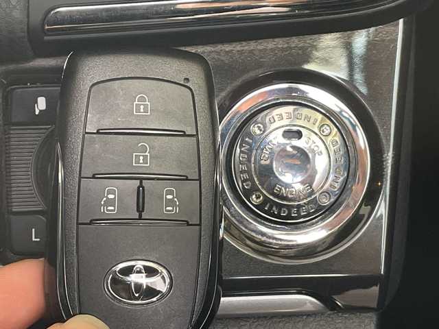 トヨタ クラウン ハイブリッド アスリートS 岐阜県 2014(平26)年 14.4万km プレシャスブラックパール /純正ナビ/(フルセグTV/Bluetooth/CD/DVD)//全周囲カメラ//前後ドライブレコーダー//レーダークルーズコントロール//プリクラッシュセーフティシステム//横滑り防止装置//コーナーセンサー//オートライト//LEDヘッドライト//前席シートヒーター//前席パワーシート//ビルトインETC//純正17インチAW//純正フロアマット//スペアキー