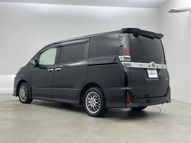 トヨタ ヴォクシー ハイブリッド ZS 煌Ⅲ 埼玉県 2020(令2)年 7万km ブラック 純正１０インチナビ　フリップダウンモニター　バックカメラ　ビルトインＥＴＣ　セーフティセンス　クルーズコントロール　シートヒーター　純正アルミホイール　スマートキー　オートハイビーム　ＬＥＤライト
