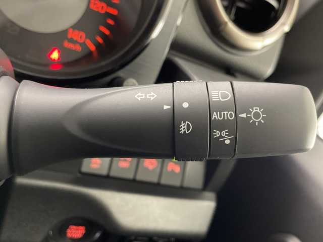 スズキ ジムニー XC 宮崎県 2025(令7)年 0.1千km シフォンアイボリーM 純正フロアマット/シートヒーター/デュアルセンサーブレーキサポート/車線逸脱警報/ハイビームアシスト/パーキングソナー/誤発進抑制機能/クルーズコントロール/ダウンヒルアシストコントロール/トランスファーレバー/LEDヘッドランプ/純正15インチAW