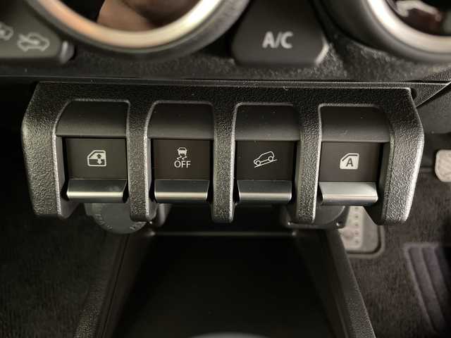 スズキ ジムニー XC 宮崎県 2025(令7)年 0.1千km シフォンアイボリーM 純正フロアマット/シートヒーター/デュアルセンサーブレーキサポート/車線逸脱警報/ハイビームアシスト/パーキングソナー/誤発進抑制機能/クルーズコントロール/ダウンヒルアシストコントロール/トランスファーレバー/LEDヘッドランプ/純正15インチAW