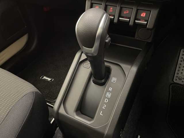 スズキ ジムニー XC 宮崎県 2025(令7)年 0.1千km シフォンアイボリーM 純正フロアマット/シートヒーター/デュアルセンサーブレーキサポート/車線逸脱警報/ハイビームアシスト/パーキングソナー/誤発進抑制機能/クルーズコントロール/ダウンヒルアシストコントロール/トランスファーレバー/LEDヘッドランプ/純正15インチAW