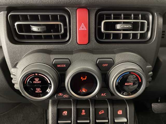 スズキ ジムニー XC 宮崎県 2025(令7)年 0.1千km シフォンアイボリーM 純正フロアマット/シートヒーター/デュアルセンサーブレーキサポート/車線逸脱警報/ハイビームアシスト/パーキングソナー/誤発進抑制機能/クルーズコントロール/ダウンヒルアシストコントロール/トランスファーレバー/LEDヘッドランプ/純正15インチAW