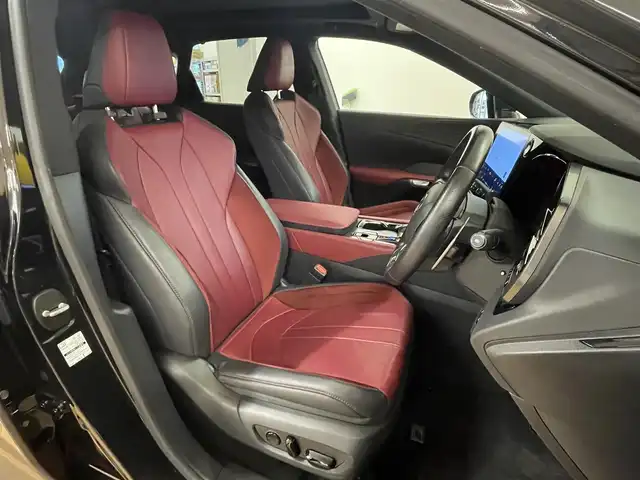 レクサス ＲＸ 500h Fスポーツパフォーマンス 群馬県 2023(令5)年 4.6万km グラファイトブラックガラスフレーク Lexus Safety System +/・プリクラッシュセーフティ/・AdvancedDrive/・ロードサインアシスト/・フロントクロストラフィックアラート/・レーンディパーチャーアラート/・レーンチェンジアシスト/・プロアクティブドライビングアシスト/・リヤクロストラフィックアラート/・ブラインドスポットモニター/・後方車両接近告知/・パーキングサポートブレーキ/・リヤカメラディテクション/・安心降車アシスト/・周辺車両接近時サポート/・クリアランスソナー/純正14インチタッチディスプレイオーディオ/    TV/FM/AM/USB/BT/    AppleCarPlay/AndroidAuto/ドライブレコーダー前後/ビルドインETC2.0/パノラマルーフ/ブラックルーフレール/オレンジキャリパー/プレミアムサウンドシステム/レクサスチームメイト/デジタルインナーミラー/おくだけ充電/ヘッドアップディスプレイ/全席パワーシート/全席シートヒーター/全席エアーシート/3眼LEDヘッドライト/フォグランプ/ハーフレザーシート/純正21インチAW/純正フロアマット
